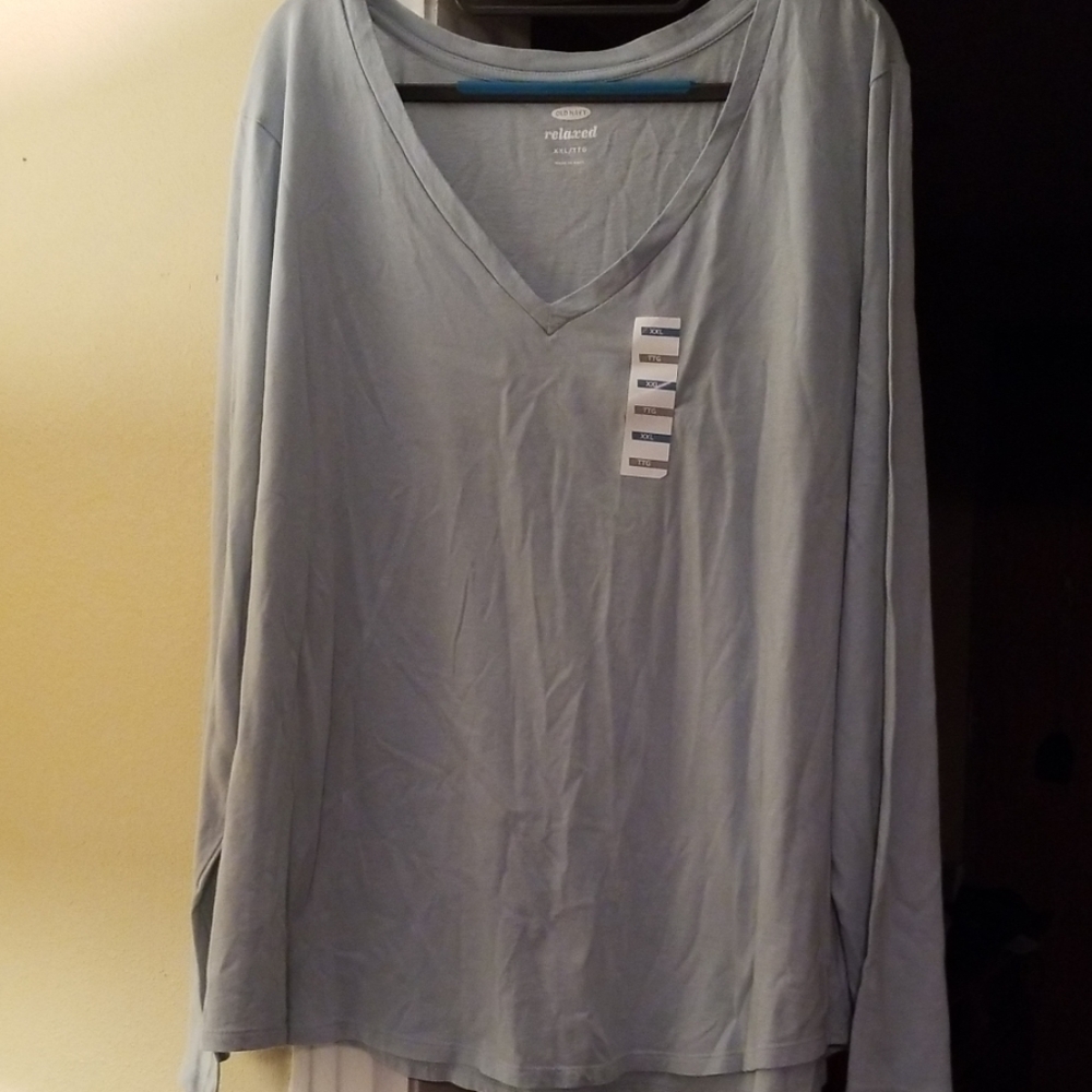 Women's long sleeved V-neck Tshirt